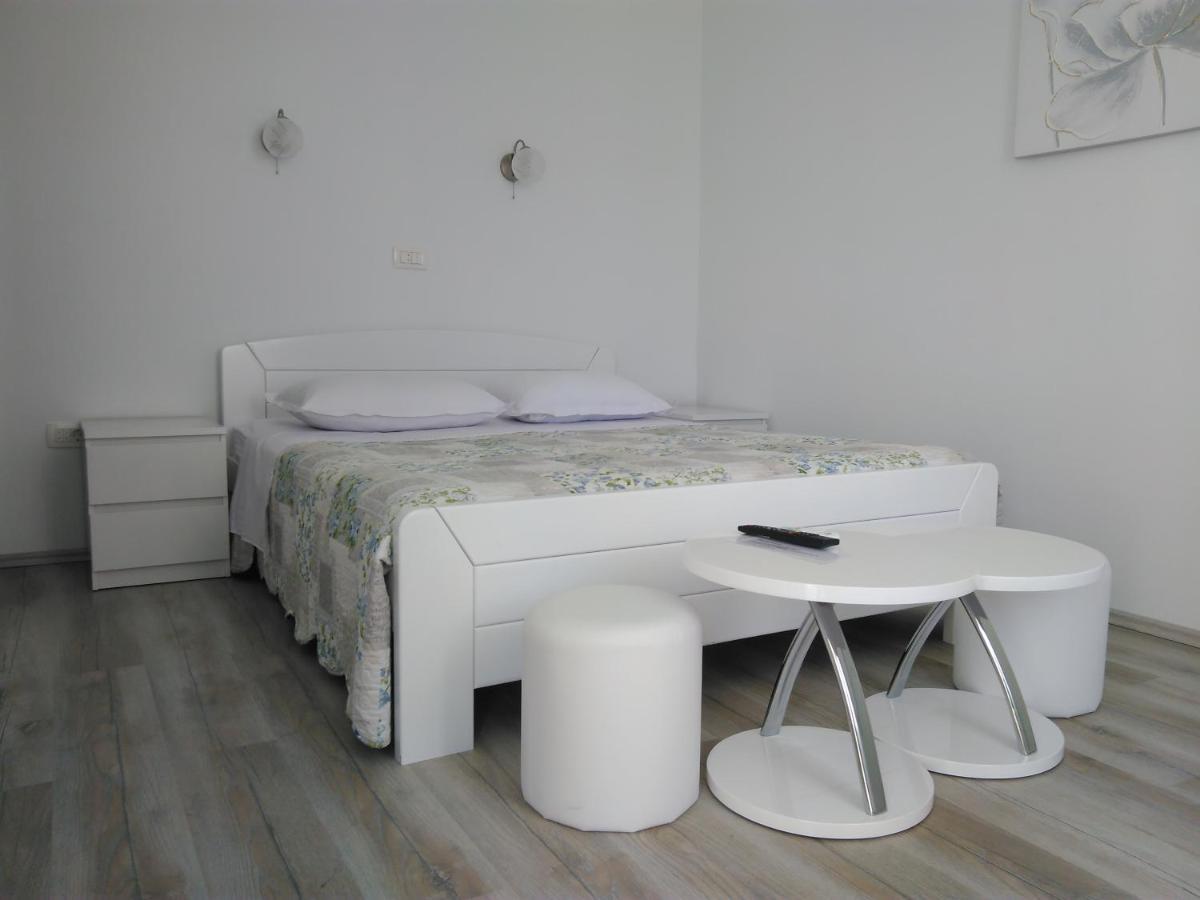 Lemon House Hotel Vis Luaran gambar